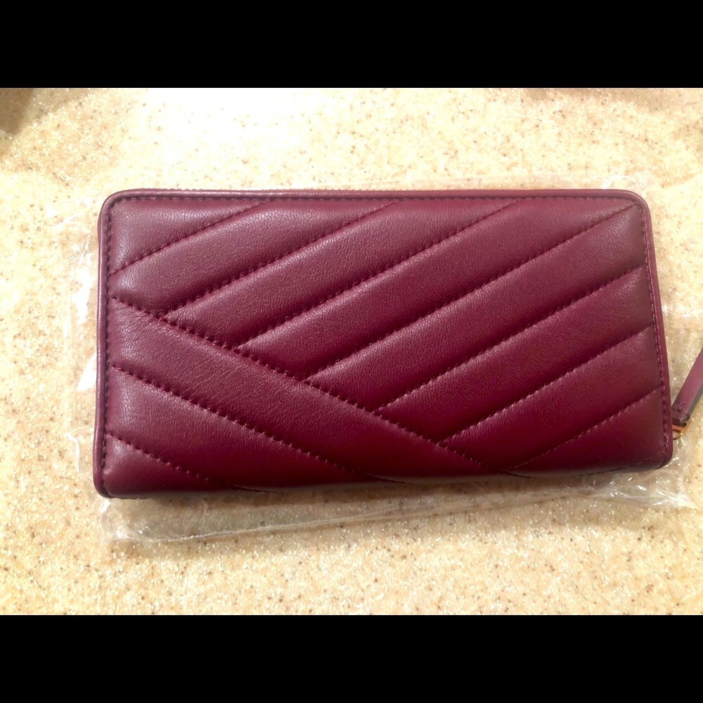 Tory Burch Kira wallet in Imperial Garnet - Picture 3 of 9